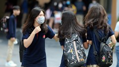 Hà Nội: Học sinh hồ hởi trở lại trường