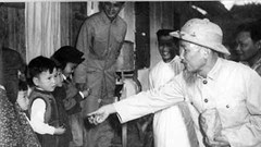 Hồ Chí Minh - Người yêu thương tất cả, chỉ quên mình