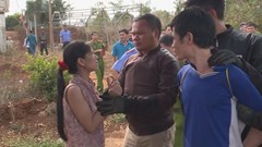 Giải cứu 2 cháu bé bị bố mẹ nhốt trong nhà nhiều ngày