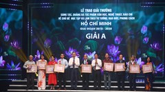 “Hồ Chí Minh - tên Người là cả một niềm thơ”