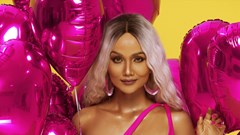 H'Hen Niê tung ảnh bikini nóng bỏng kỉ niệm tuổi 28