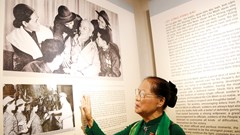 Chuyện ghi tại triển lãm “Luôn có Bác trong tim”: “Thành tích của các cháu còn đẹp hơn...”