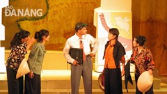 Nhà hát Kịch Việt Nam với đêm diễn mở màn Bệnh sĩ: Vui mừng như đón cơn mưa sau hạn hán...