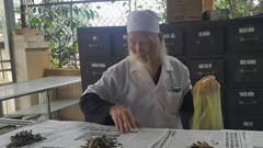 Chuyện về cụ ông 30 năm chữa bệnh, cứu người