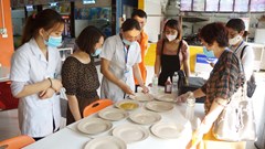 Thịt lợn tăng giá, bữa ăn tại trường học có đảm bảo?