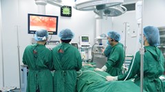 Lần đầu tiên Bệnh viện Nội tiết Trung ương điều trị thành công u tuỷ thượng thận 2 bên