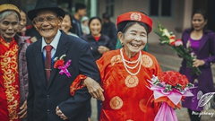 Cần sự đồng cảm khi người già muốn tái hôn