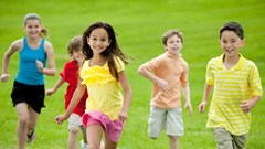 Bố mẹ nên dạy như thế nào để trẻ có được sự tự tin?