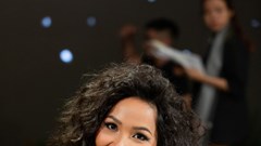 Hoa hậu H’Hen Niê cực chất với vũ điệu tropical trong bộ ảnh mới