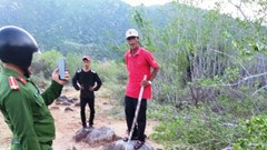 Ngang nhiên phá rừng còn hành hung lực lượng kiểm lâm