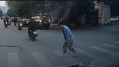 Nhường nhịn trong giao thông: Bài 3 - Bắt đầu từ thói quen nhường đường cho người đi bộ