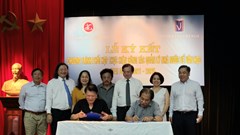 Chúng ta rất cần sự giúp đỡ từ Văn học