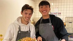 Bí mật thú vị về Đoàn Văn Hậu ở Hà Lan: “Nấu ăn online” nhờ bố mẹ