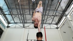 Hà Nội: Nghệ sĩ xiếc khổ luyện dưới thời tiết nóng như đổ lửa