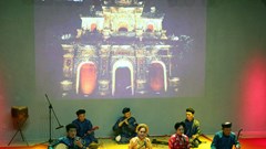 Sinh viên đắm mình trong đêm âm nhạc - nghệ thuật Huế “Vọng cố đô”