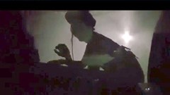 Tạm ngưng phiên tòa giáo viên cho học sinh diễn “cảnh nóng” kiện trường để mời đơn vị chuyên môn