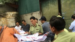Tạm giữ gần 2,3 tấn bìa và ruột sách bán thành phẩm có dấu hiệu in lậu