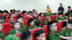 Các bạn nhỏ Thủ đô hào hứng tham gia chương trình “Học làm chiến sĩ Công an”