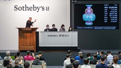 Phát hiện bình hoa cũ trong nhà hóa ra lại là bảo vật 9 triệu USD