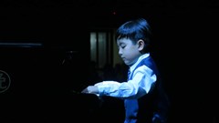 Thần đồng piano Evan Le biểu diễn tại Huế