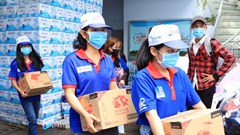 Sinh viên tình nguyện đồng hành cùng sĩ tử