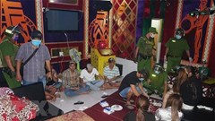 An Giang: 19 đối tượng dương tính với ma túy trong quán karaoke