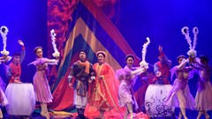 Khen - chê​​​​​​​ với “Ballet Kiều”