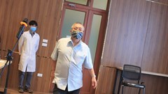 Xương đùi bằng kim loại giải thoát những cơn đau cho người đàn ông 63 tuổi