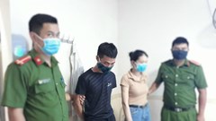 Bắt giữ đối tượng mang 14 túi chứa ma túy đá vào nhà nghỉ