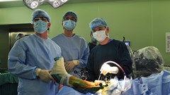 Liên quan đến "thổi giá" robot Rosa phẫu thuật tại bệnh viện Bạch Mai: Gì đi nữa cũng là “móc túi”, “bòn rút” trên bệnh nhân