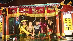 “Buộc” cuộc đời với rối