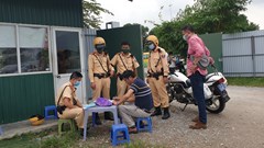 Hà Nội: CSGT xử lý hàng loạt”ma men" cầm lái trên phố cổ Hà Nội