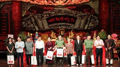 Nghệ sĩ dâng hương Giỗ tổ nghề sân khấu