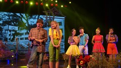 Nhạc kịch “Trại hoa vàng”: Món quà thú vị dành cho khán giả trẻ