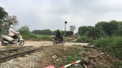 Vụ tai nạn ô tô chở học sinh đi trải nghiệm bị tàu hỏa đâm: Lỗi ban đầu thuộc về lái xe!