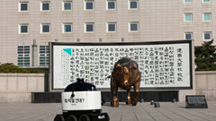 Hàn Quốc thử nghiệm người máy giao thức ăn trong nhà, ngoài trời