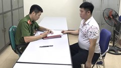 Người tát bé gái 2 tuổi trong lớp mầm non ra trình diện công an