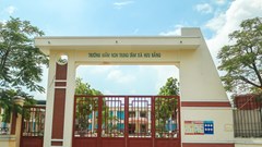 Xung quanh Trường mầm non xã Hữu Bằng (Thạch Thất - Hà Nội): Bị những ống khỏi bủa vây, thải ra mùi khét lẹt...