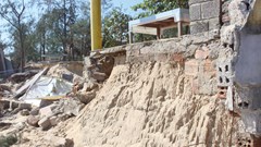 Triều cường có nguy cơ cuốn trôi góc phố Long Thủy