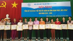 Khen thưởng 40 tập thể, cá nhân trong hỗ trợ xây dựng gia đình hạnh phúc, bền vững