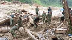 Những đứa trẻ sau vụ sạt lở ở Trà Leng