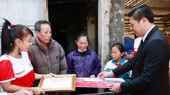 Tặng Thư viện điện tử cho học sinh tiểu học