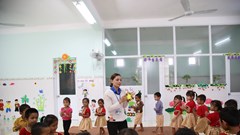 Mang con chữ​​​​​​​ đến với các em nhỏ Hrê