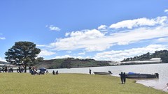 Hiểm nguy rình rập từ những ghe, xuồng tự phát tại hồ Đan Kia