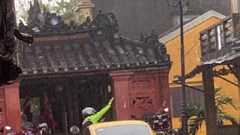 Truy tìm đoàn xe ô tô, mô tô ngang nhiên vào phố cổ Hội An