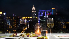 Những không gian ẩm thực ngắm cảnh đêm Sài Gòn