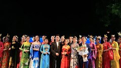 Đưa vẻ đẹp di sản Việt lên áo dài, NTK Việt Nam toả sáng ở ngày hội ASEAN