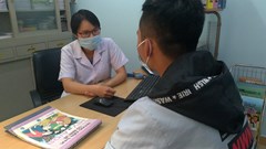 Phim Lửa ấm bị tố là truyền thông sai về phơi nhiễm HIV