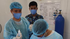Bác sĩ ở Trường Sa cứu ngư dân bị dập bàn tay