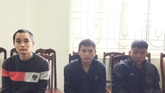 Bắt giữ nhóm đối tượng in tiền giả để bán qua Facebook, Zalo